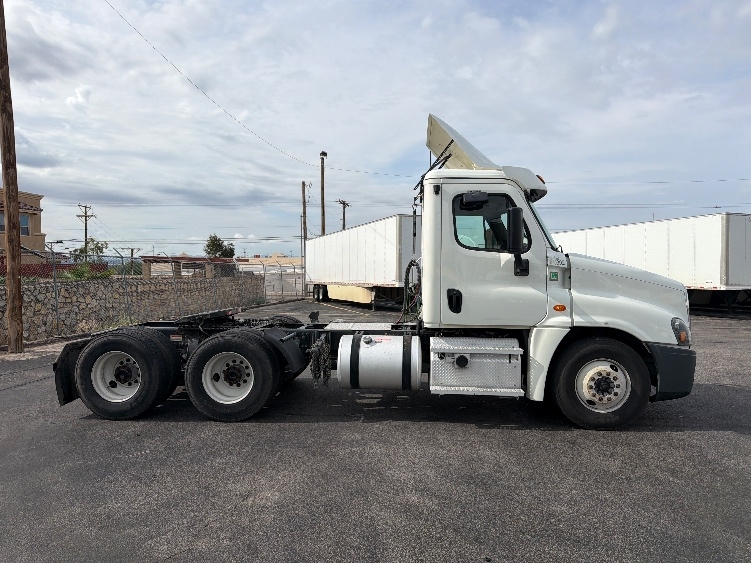 2020 Freightliner Cascadia in El Paso, TX — photo 8