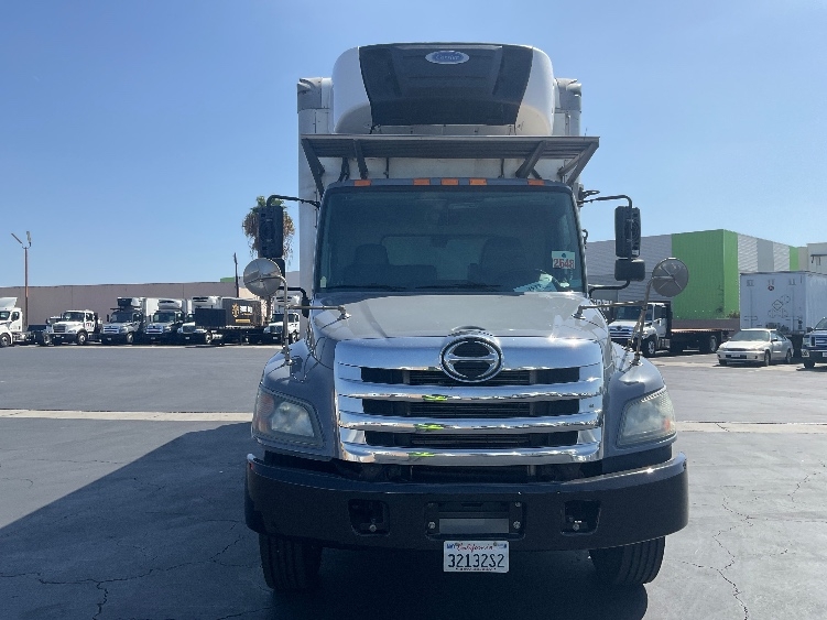 2020 Hino 268 in Torrance, CA — photo 2