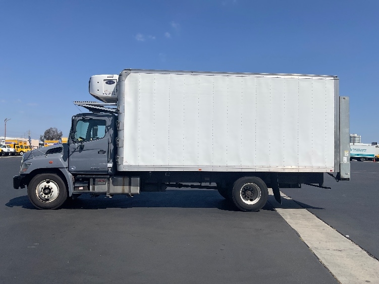 2020 Hino 268 in Torrance, CA — photo 4