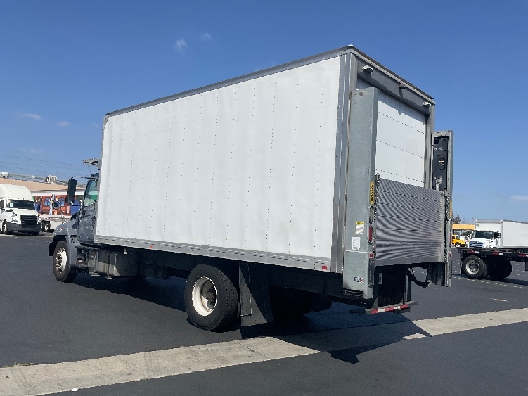 2020 Hino 268 in Torrance, CA — photo 6