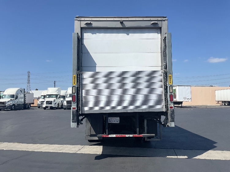 2020 Hino 268 in Torrance, CA — photo 7