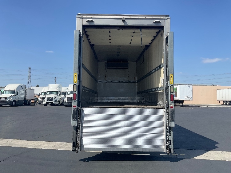 2020 Hino 268 in Torrance, CA — photo 8