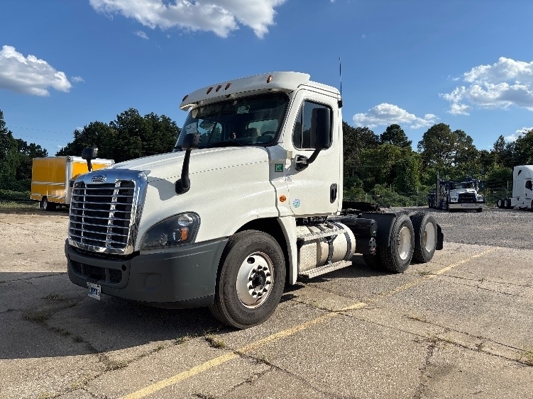 2020 Freightliner Cascadia in Birmingham, AL — photo 3