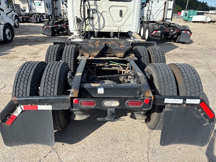 2020 Freightliner Cascadia in Birmingham, AL — photo 6