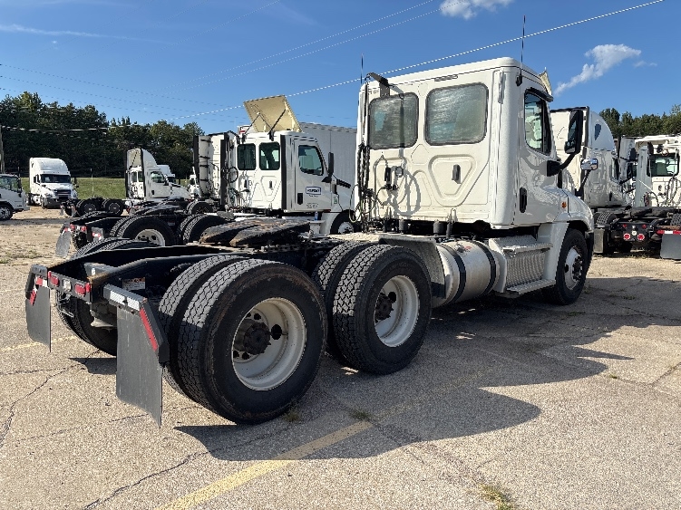 2020 Freightliner Cascadia in Birmingham, AL — photo 7