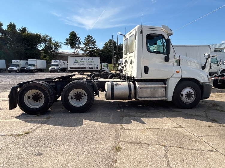 2020 Freightliner Cascadia in Birmingham, AL — photo 8