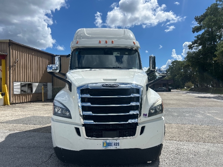 2020 Freightliner Cascadia in Tallahassee, FL — photo 2