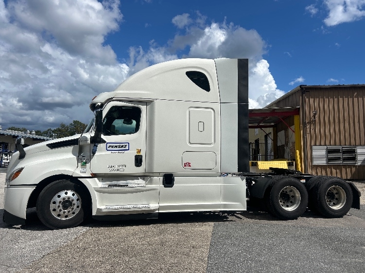 2020 Freightliner Cascadia in Tallahassee, FL — photo 4
