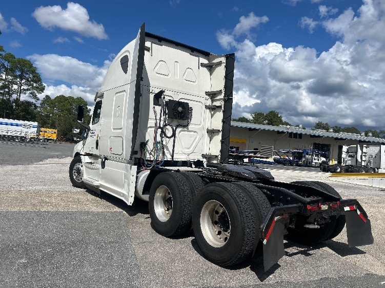 2020 Freightliner Cascadia in Tallahassee, FL — photo 5