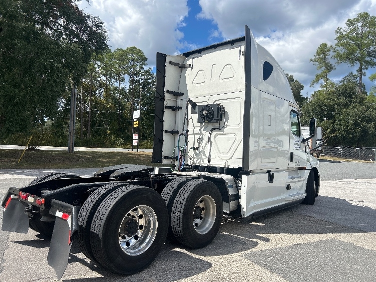 2020 Freightliner Cascadia in Tallahassee, FL — photo 7