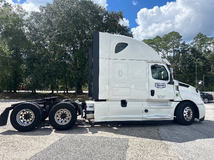 2020 Freightliner Cascadia in Tallahassee, FL — photo 8