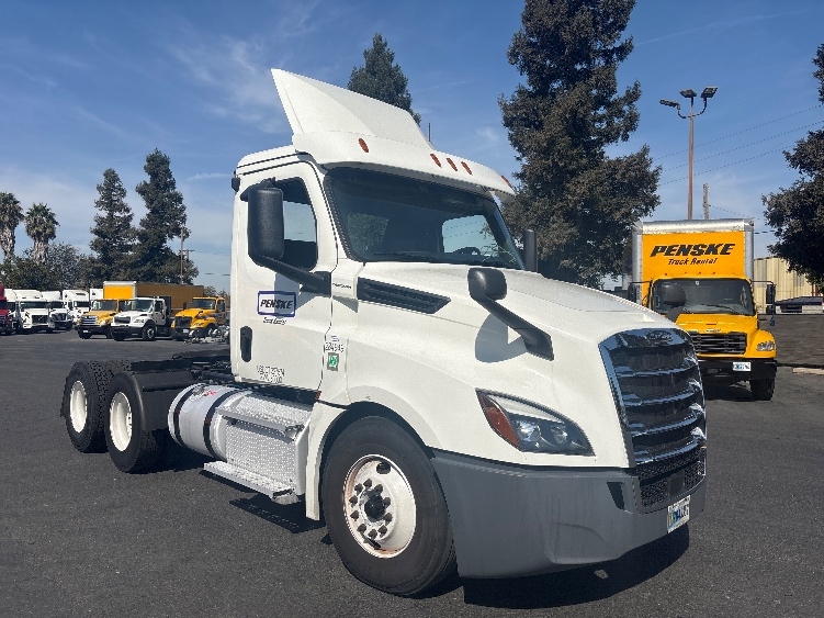 2020 Freightliner Cascadia in West Sacramento, CA