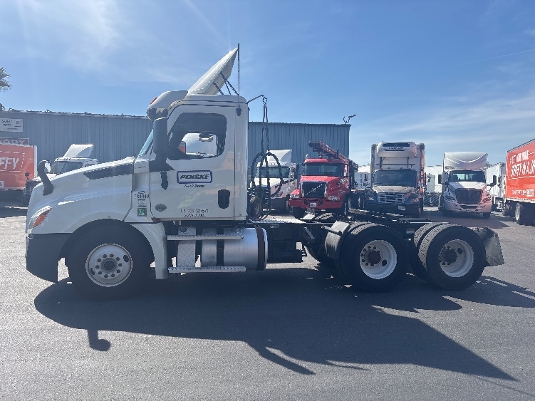2020 Freightliner Cascadia in West Sacramento, CA — photo 4