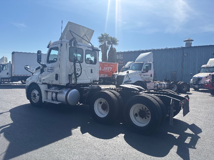 2020 Freightliner Cascadia in West Sacramento, CA — photo 5