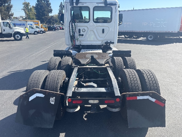 2020 Freightliner Cascadia in West Sacramento, CA — photo 6