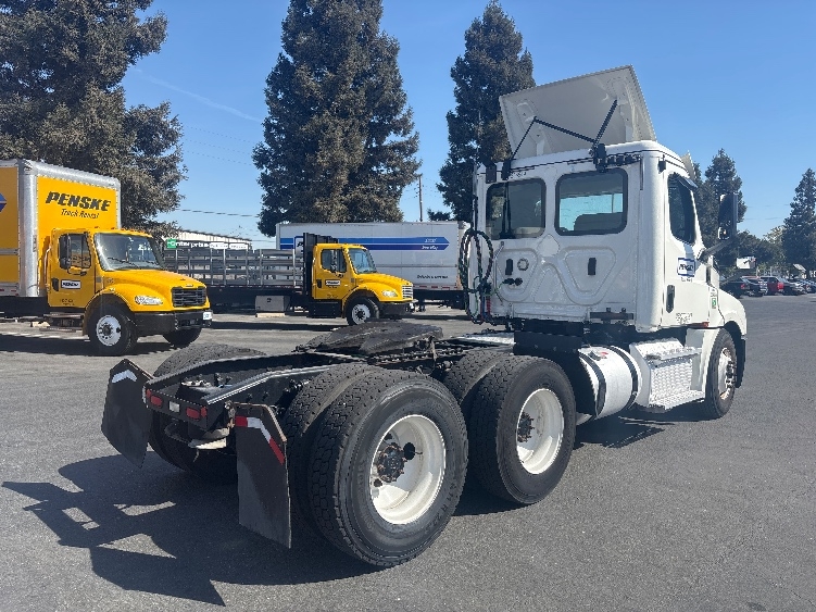 2020 Freightliner Cascadia in West Sacramento, CA — photo 7