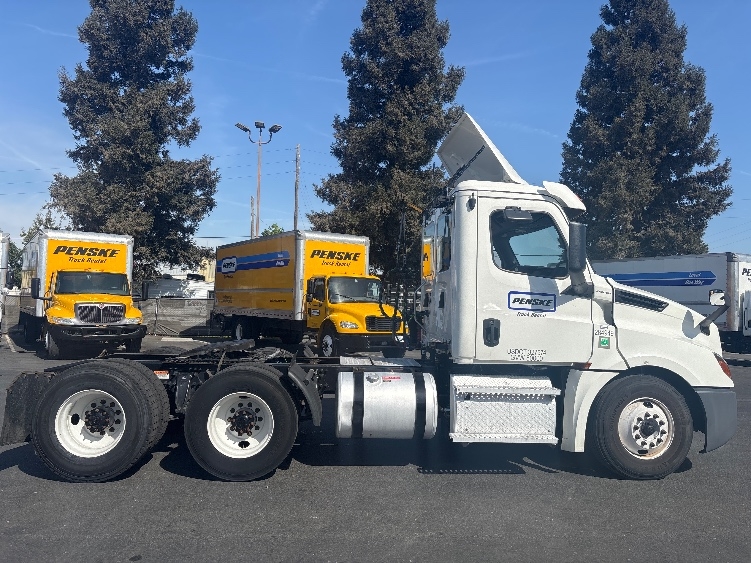 2020 Freightliner Cascadia in West Sacramento, CA — photo 8