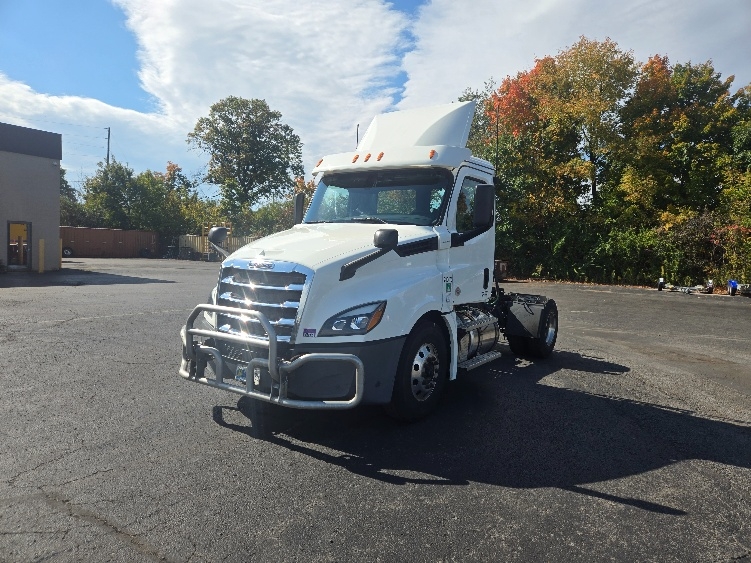 2020 Freightliner Cascadia in Clearfield, PA — photo 3