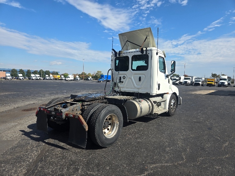 2020 Freightliner Cascadia in Clearfield, PA — photo 7