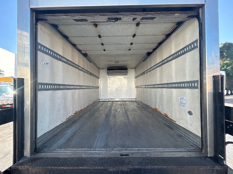 2019 Isuzu NQR in Torrance, CA — photo 8