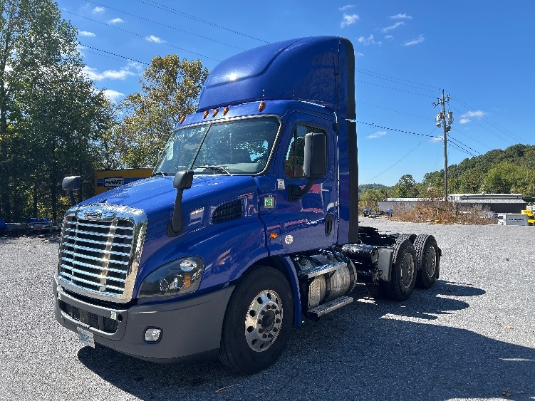 2020 Freightliner Cascadia in Cleveland, TN — photo 3
