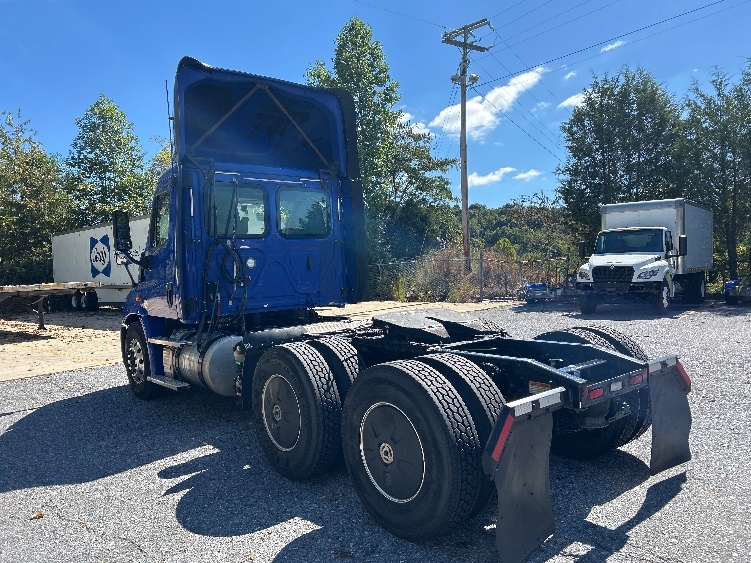 2020 Freightliner Cascadia in Cleveland, TN — photo 5