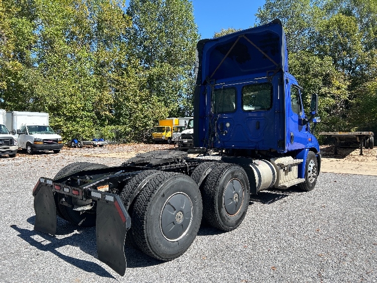 2020 Freightliner Cascadia in Cleveland, TN — photo 7