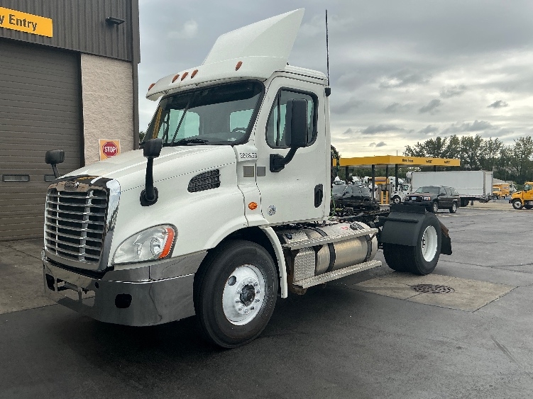 2020 Freightliner Cascadia in Melrose Park, IL — photo 3