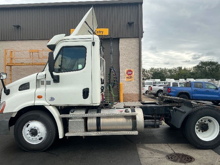 2020 Freightliner Cascadia in Melrose Park, IL — photo 4