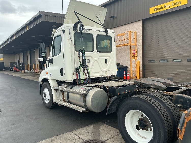 2020 Freightliner Cascadia in Melrose Park, IL — photo 5