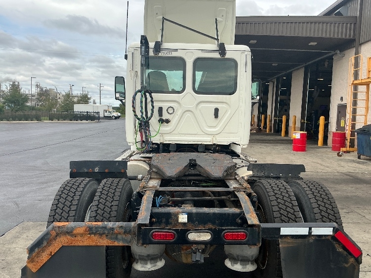2020 Freightliner Cascadia in Melrose Park, IL — photo 6