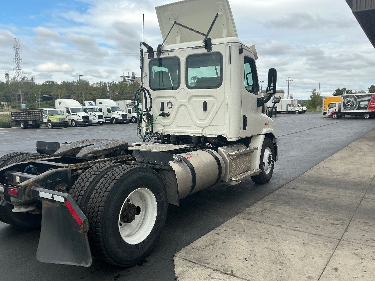 2020 Freightliner Cascadia in Melrose Park, IL — photo 7