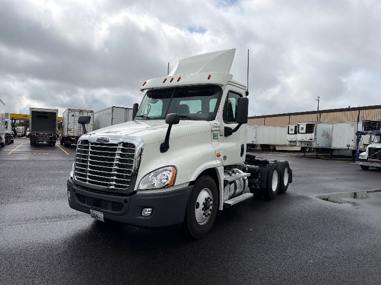 2020 Freightliner Cascadia in Sturtevant, WI — photo 3