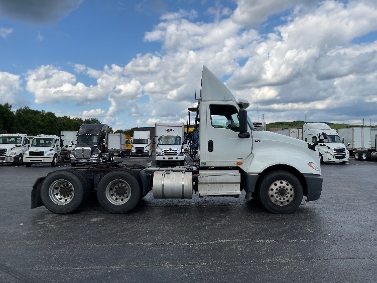 2020 International LT in Mount Pleasant, PA — photo 8