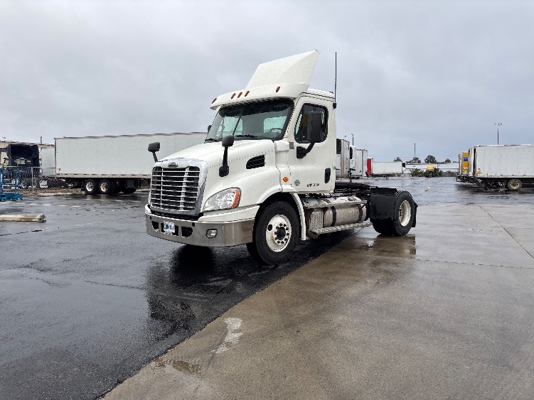 2020 Freightliner Cascadia in Columbus, OH — photo 3