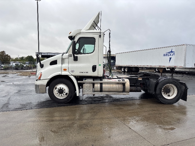 2020 Freightliner Cascadia in Columbus, OH — photo 4