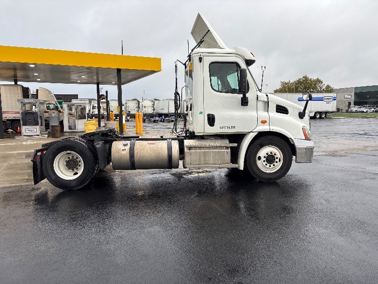 2020 Freightliner Cascadia in Columbus, OH — photo 8