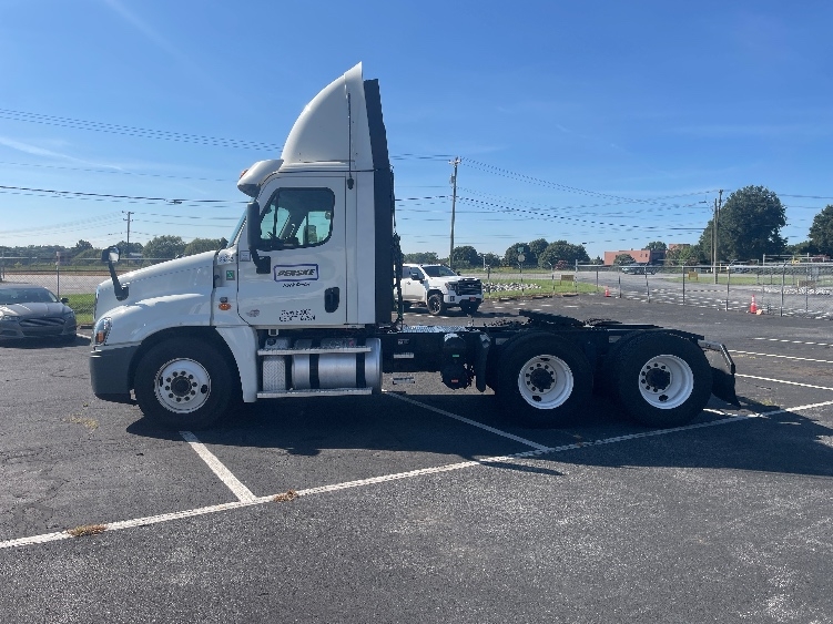 2020 Freightliner Cascadia in Spartanburg, SC — photo 4