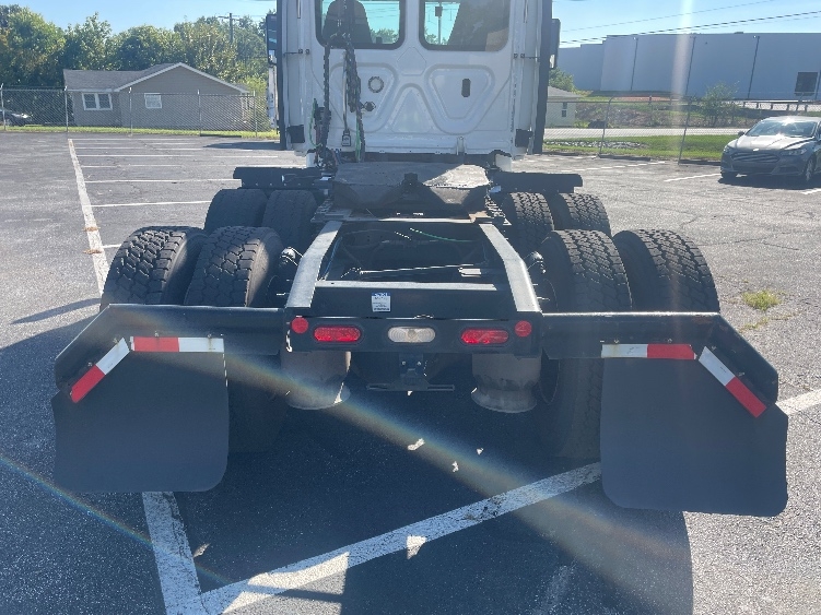 2020 Freightliner Cascadia in Spartanburg, SC — photo 6