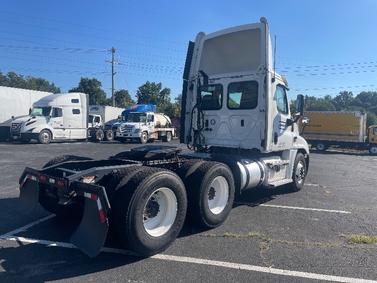 2020 Freightliner Cascadia in Spartanburg, SC — photo 7