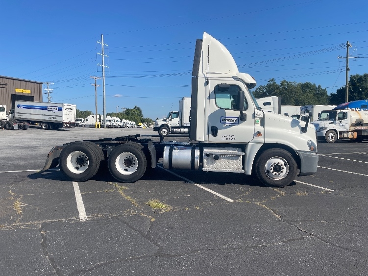 2020 Freightliner Cascadia in Spartanburg, SC — photo 8