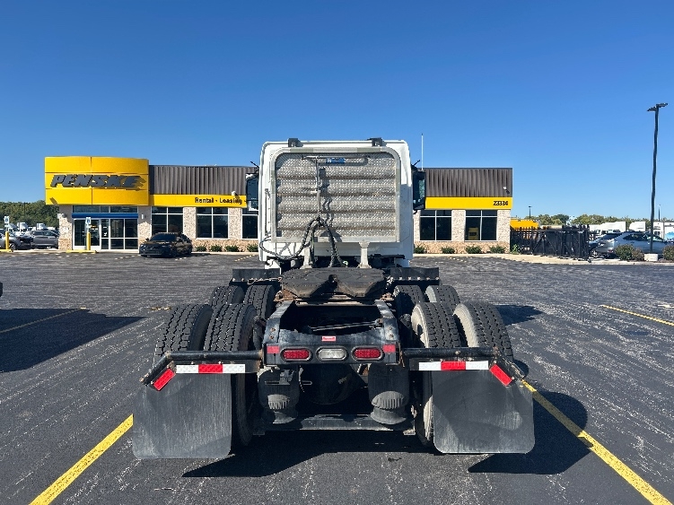 2020 Volvo VNR 640 in Melrose Park, IL — photo 6