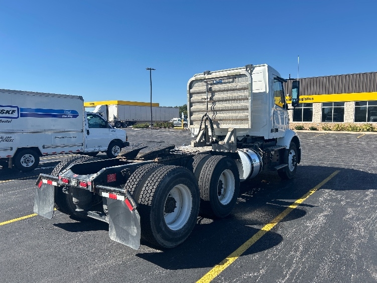 2020 Volvo VNR 640 in Melrose Park, IL — photo 7