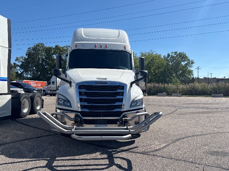 2024 Freightliner Cascadia in Akron, OH — photo 2
