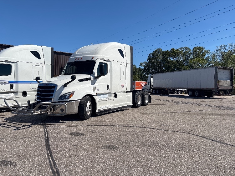 2024 Freightliner Cascadia in Akron, OH — photo 3