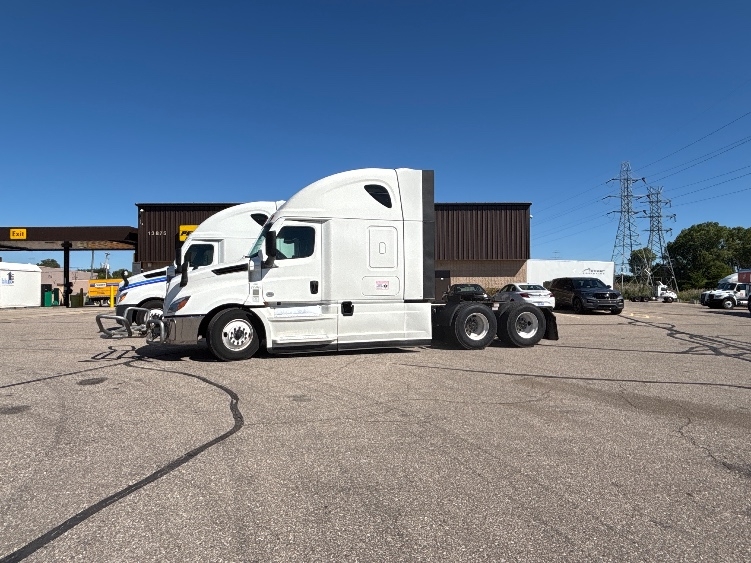2024 Freightliner Cascadia in Akron, OH — photo 4