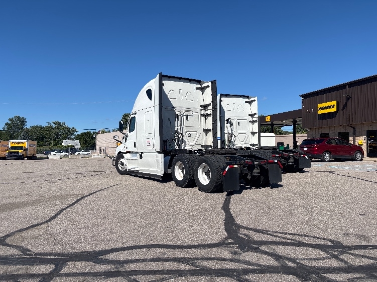 2024 Freightliner Cascadia in Akron, OH — photo 5
