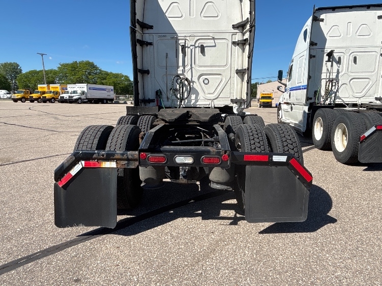 2024 Freightliner Cascadia in Akron, OH — photo 6