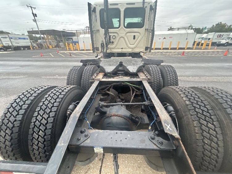 2020 Freightliner Cascadia in Baltimore, MD — photo 5