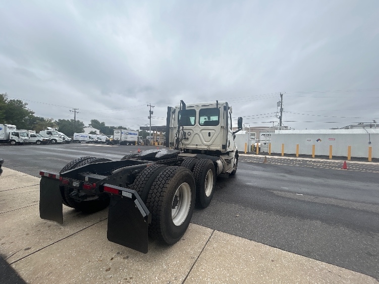 2020 Freightliner Cascadia in Baltimore, MD — photo 6